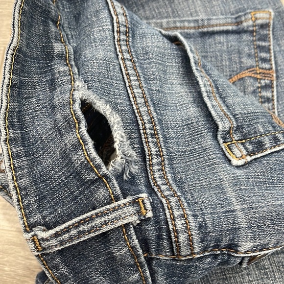 D- Levi’s Slender Straight 526 Jeans - Picture 5 of 9